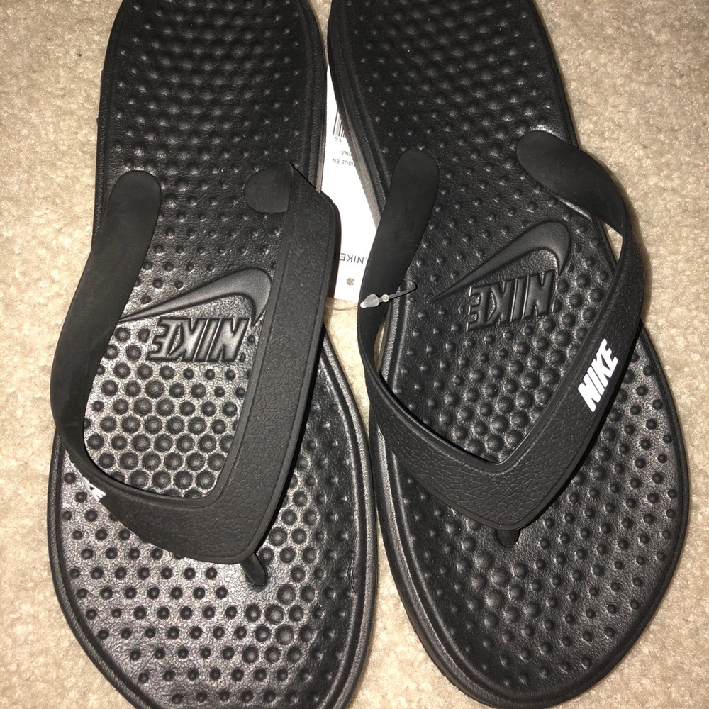 nike thing flip flops